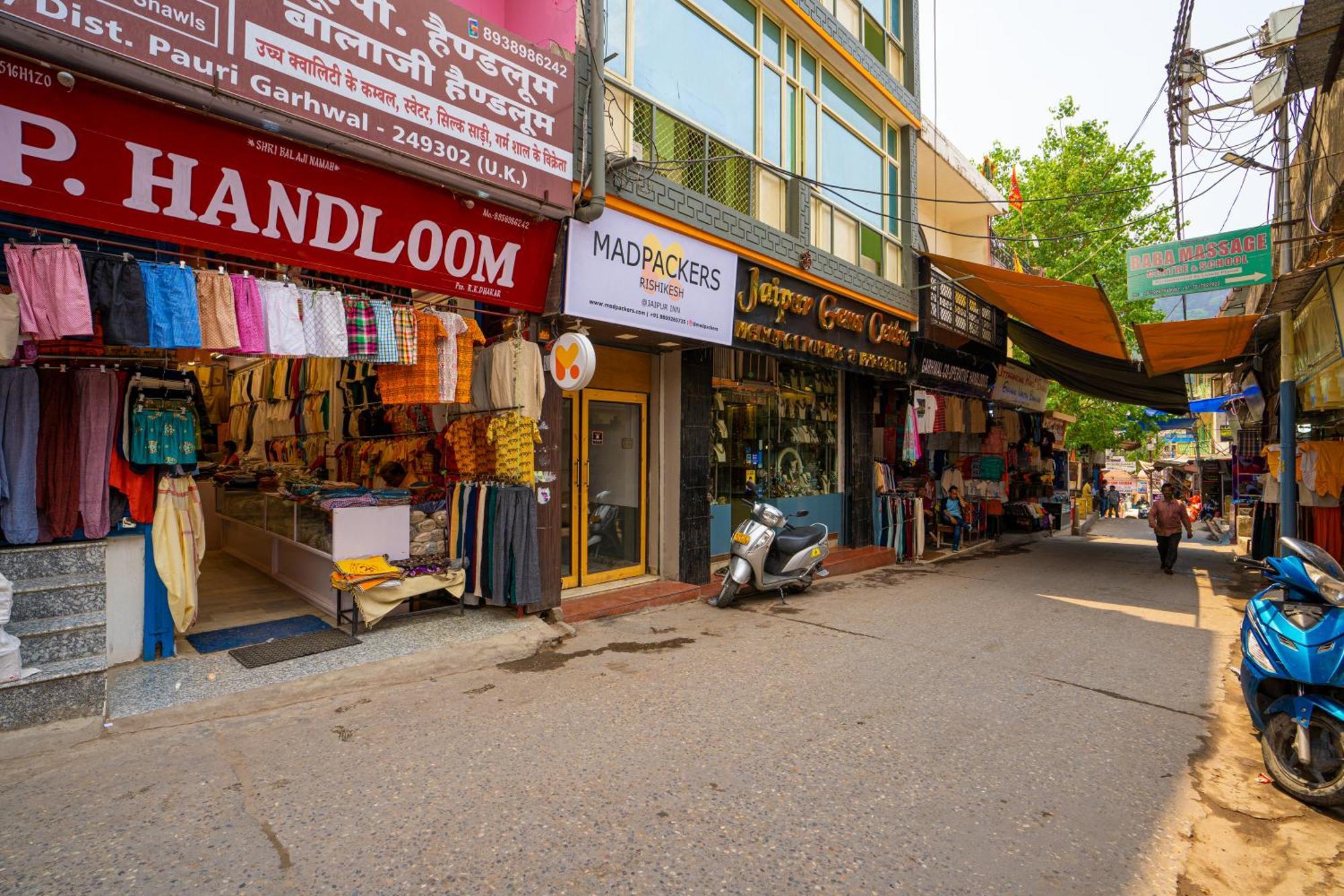 Madpackers Rishikesh Laxman Jhula Hostel Exterior photo